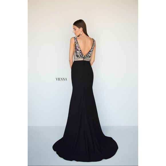 Red Vienna Size 4 Straight dress - Picture 2 of 2